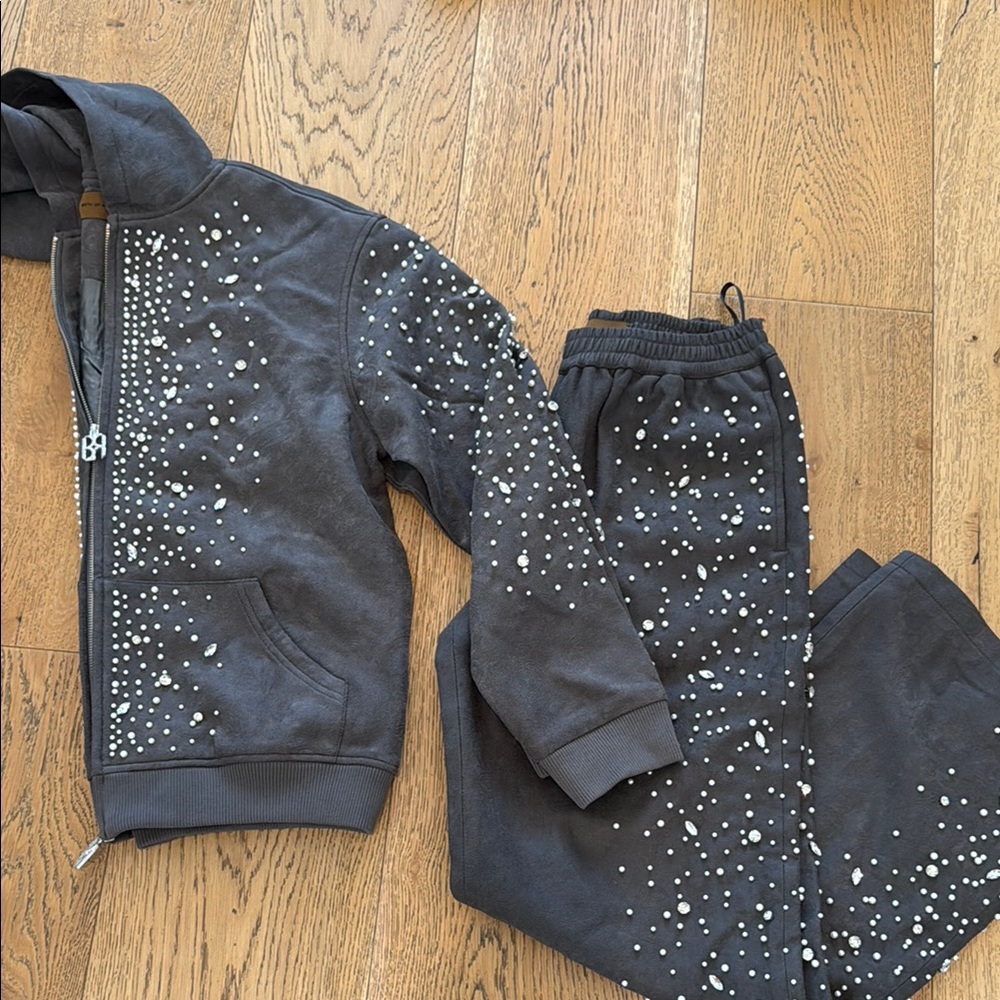 Gray Pearl Studded Embellished Bandana Felt Print Hooded Zip Jacket Sweat Set - Picture 13 of 14